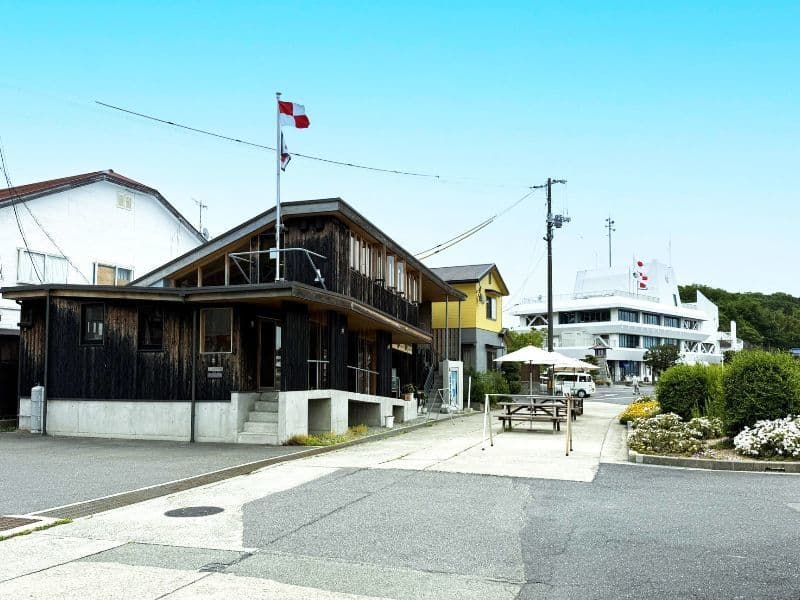 上島町ゆげ海の駅舎「ふらっと」